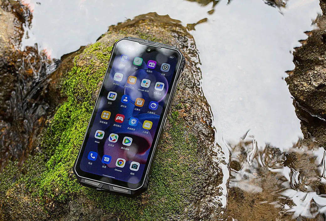 Rugged-vs.-Regular-Phones-What-s-Better-for-Summer-Camping-Hiking-and-Biking doogee.com